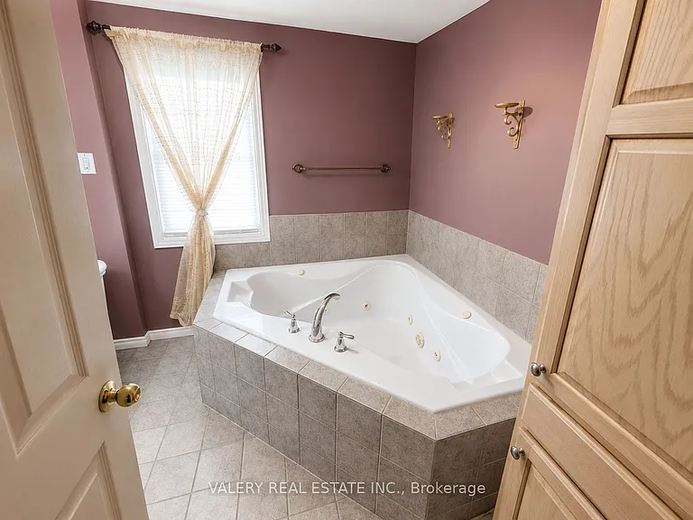1058 Moy Ave — Photo 16