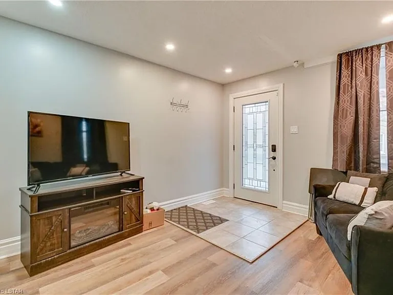 12 Cartwright St #1 — Photo 9
