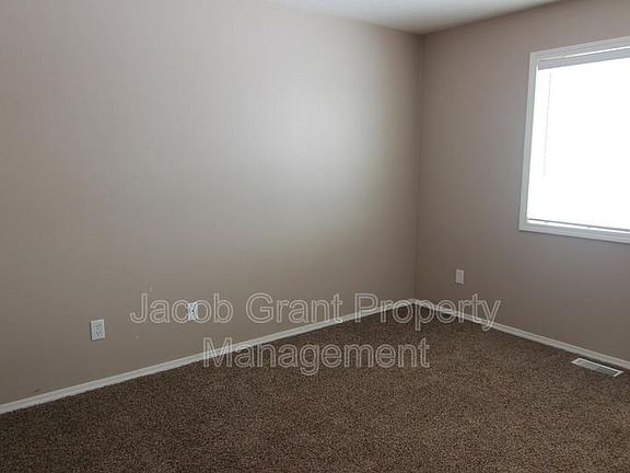 5th image of 1602 N Crimson Dr