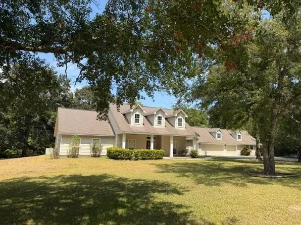 12626 Squirrel Tree Rd, Willis, TX 77318