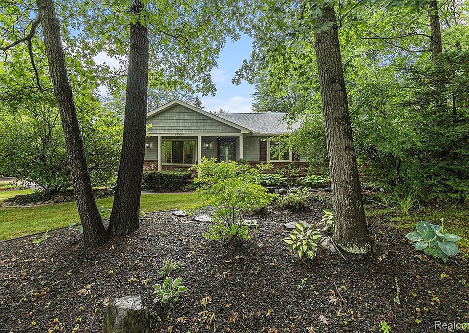 1746 Ridge Rd, White Lake, MI 48383 Zillow