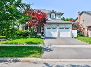 2060 Parklane Cres, Burlington, ON L7M 3V7