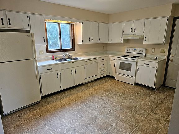 3rd image of 2927 Harvey St