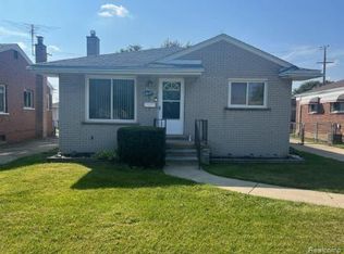 24697 Rosalind Ave, Eastpointe, MI 48021