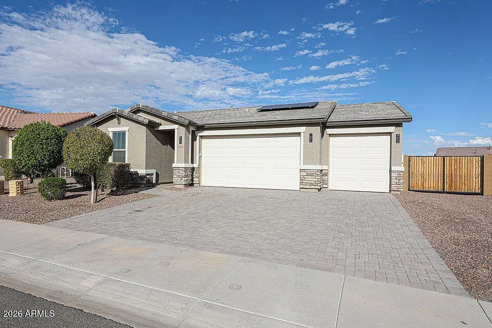4 bed, 3.0 bath, 1879 sqft, $2,700 — Photo 2