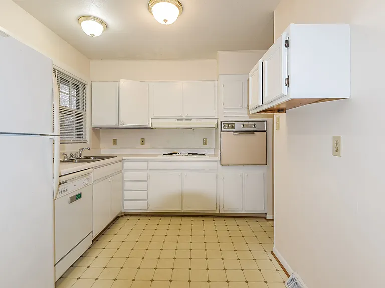 37 Imperial Ct — Photo 9