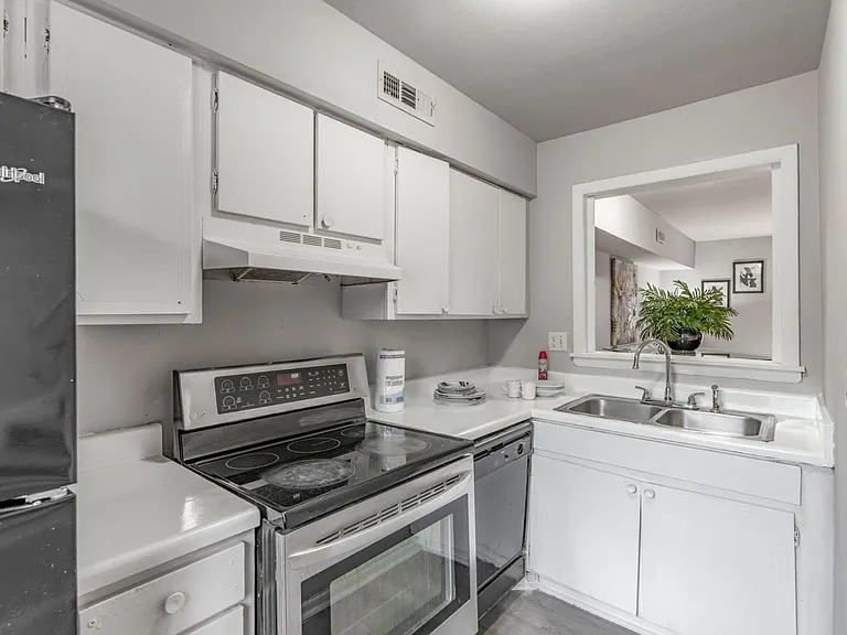 Park Fairfax Apartments — Photo 26