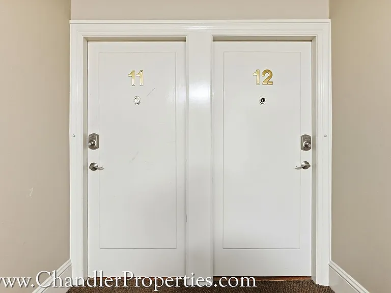 1135 Bay St — Photo 12