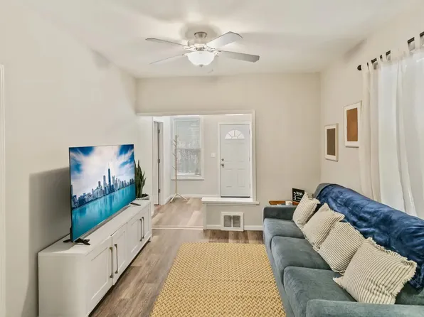 418 N Jackson St, Waukegan, IL 60085