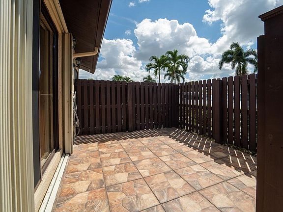 5th image of 630 Sea Pine Way #A