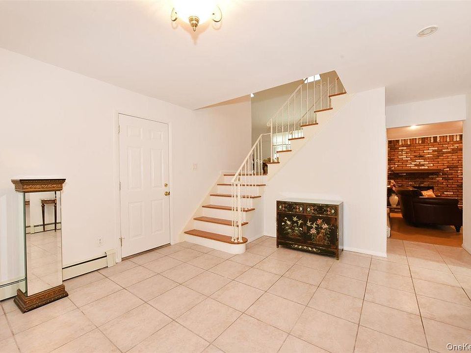 17 Greenvale Drive, East Northport, NY 11731 | MLS #1056547 | Zillow