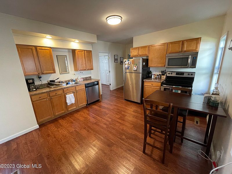4th image of 22 Burke Street