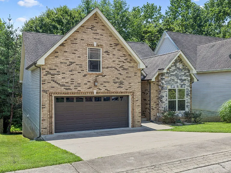 634 Hidden Valley Dr — Photo 37