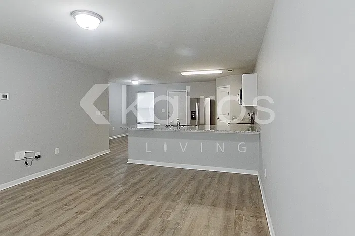 4 bed, 3.0 bath, 1811 sqft, $2,025 — Photo 2