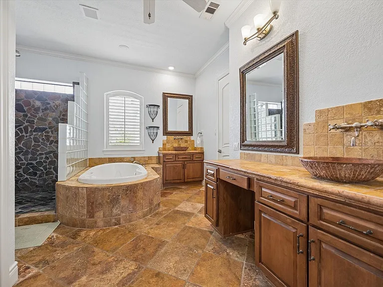 2128 Harold St #A — Photo 9