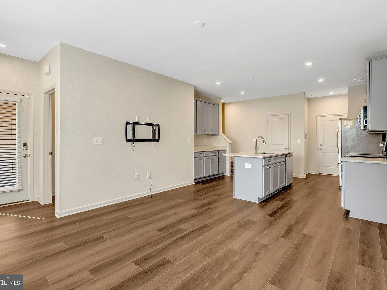 2 bed, 2.5 bath, 1493 sqft, $2,850 — Photo 4