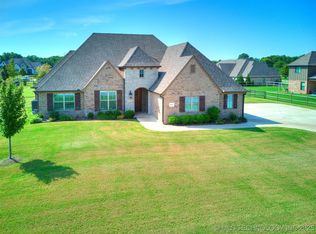 19460 E Boulder Dr, Owasso, OK 74055