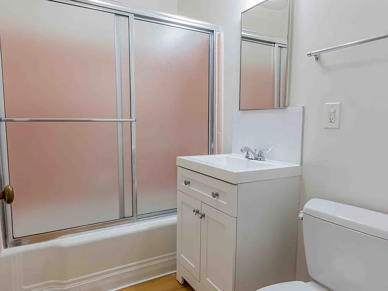 Gayley Manor Apartments — Photo 64
