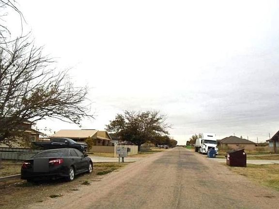Exterior Neighborhood (street photo)