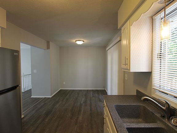 3rd image of 3268 S 130th Cir