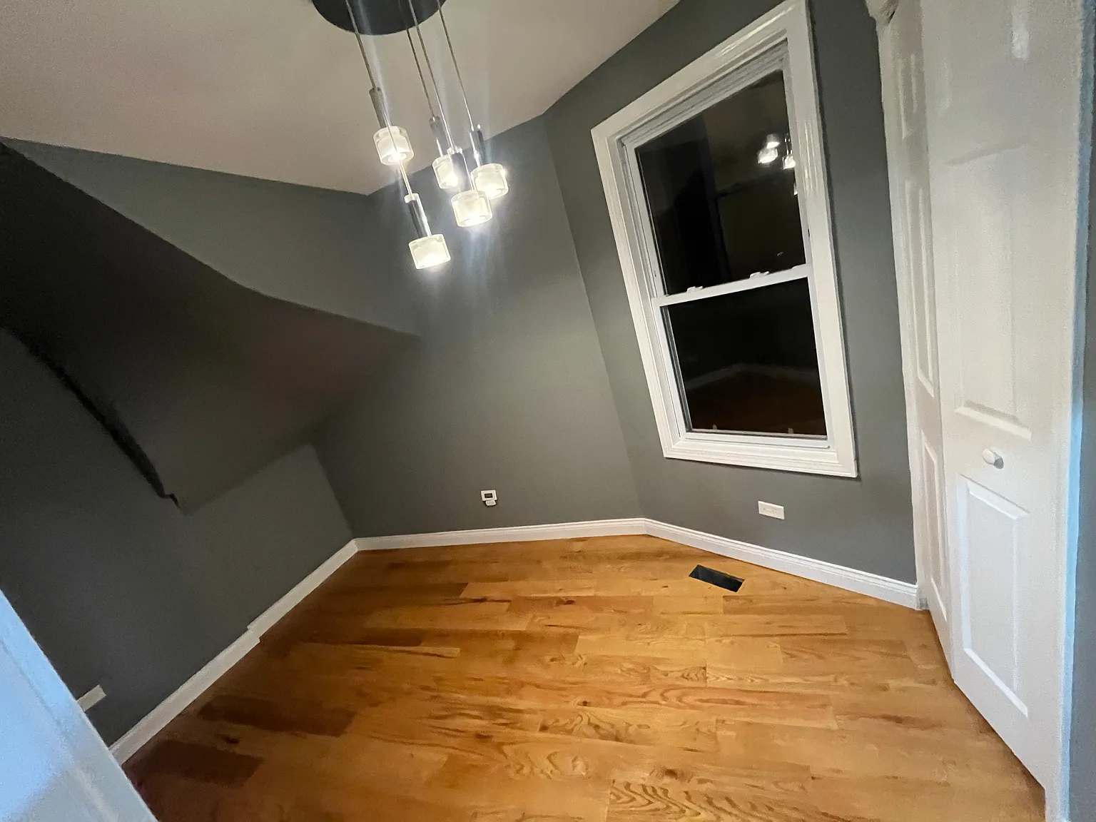 6 bed, $2,100 — Photo 2