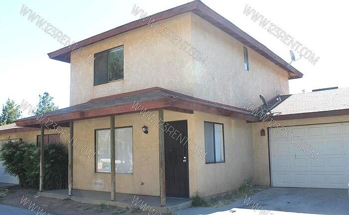 1st image of 522 E Lancaster Blvd #B
