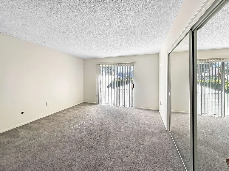 26827 Circle Of The Oaks — Photo 7