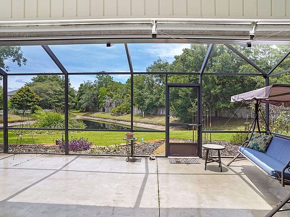 2nd image of 120 Summerhill Cir