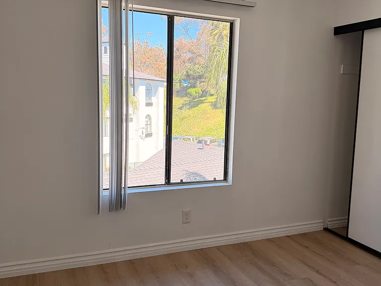 Salt & Vine Oceanside Apartments — Photo 27