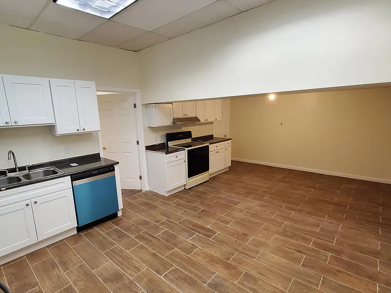 209 1st Ave #1 — Photo 9