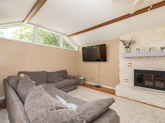 4th image of 2437 N Robin Rd