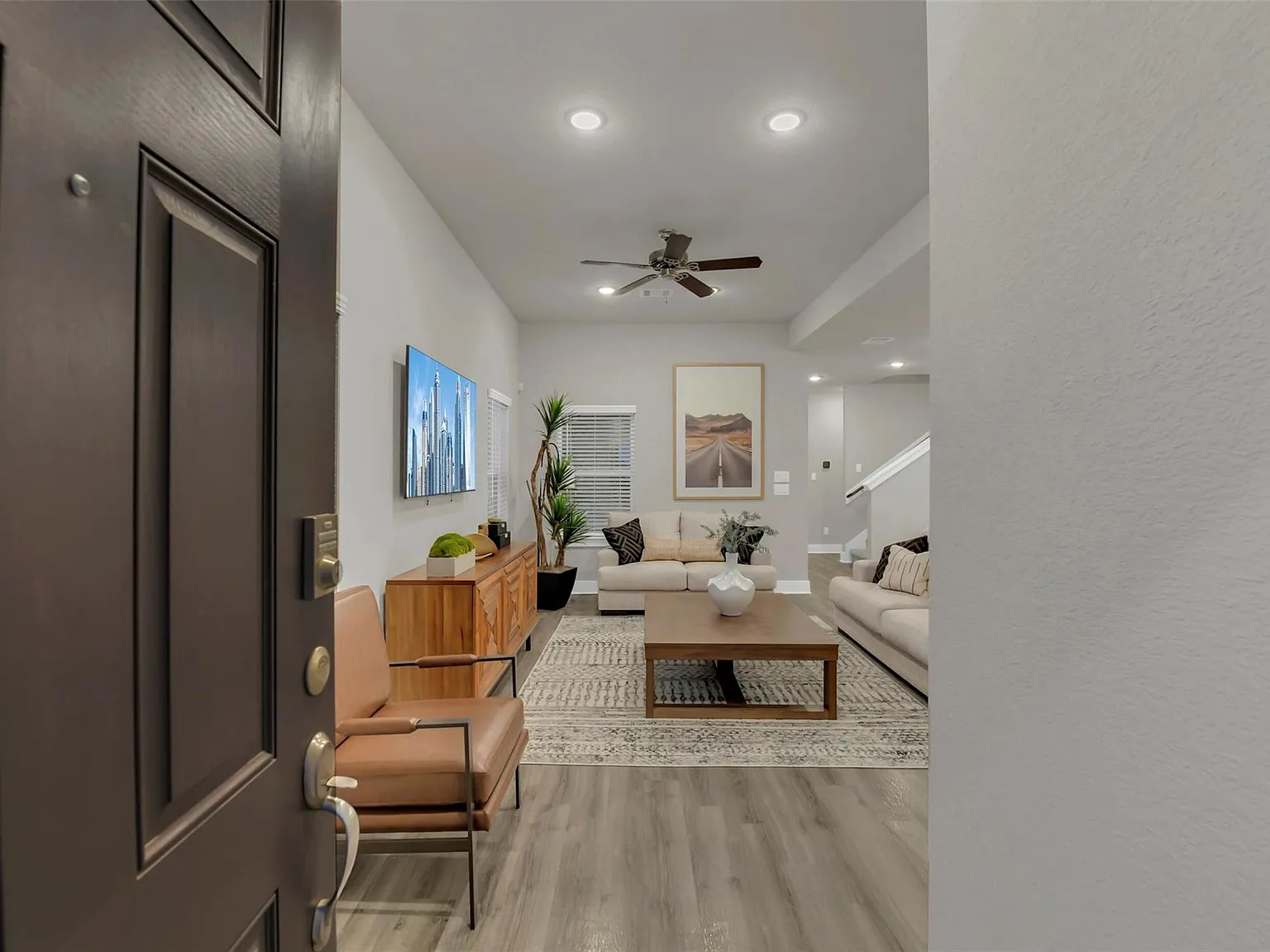 4 bed, 2.0 bath, 1904 sqft, $3,000 — Photo 2