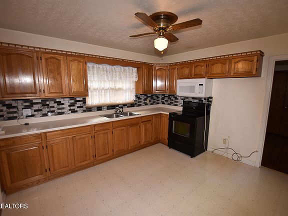 4th image of 3108 Gladstone Ln