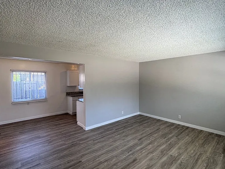 1134 Raymond Ave — Photo 3