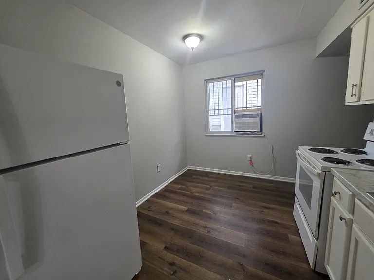 2398 Velma Ave — Photo 9
