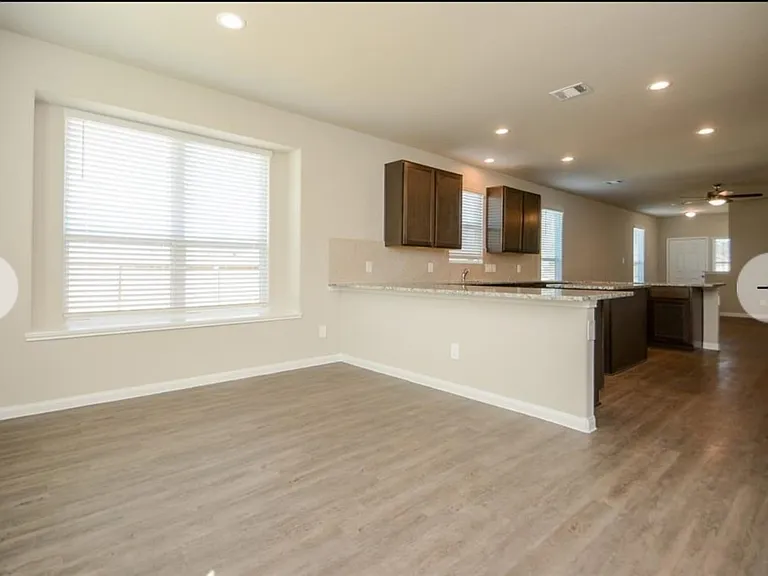 4335 Rosemary Ln — Photo 4