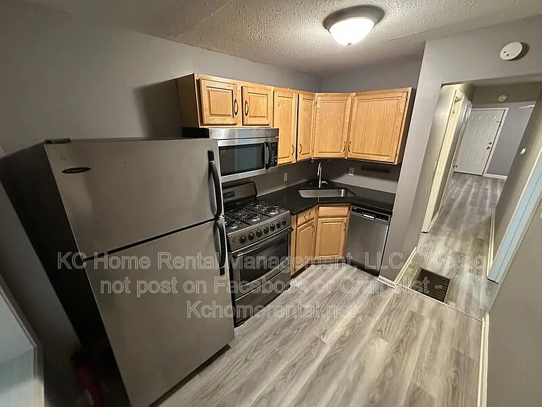 1110 W 41st Ter #1W — Photo 11
