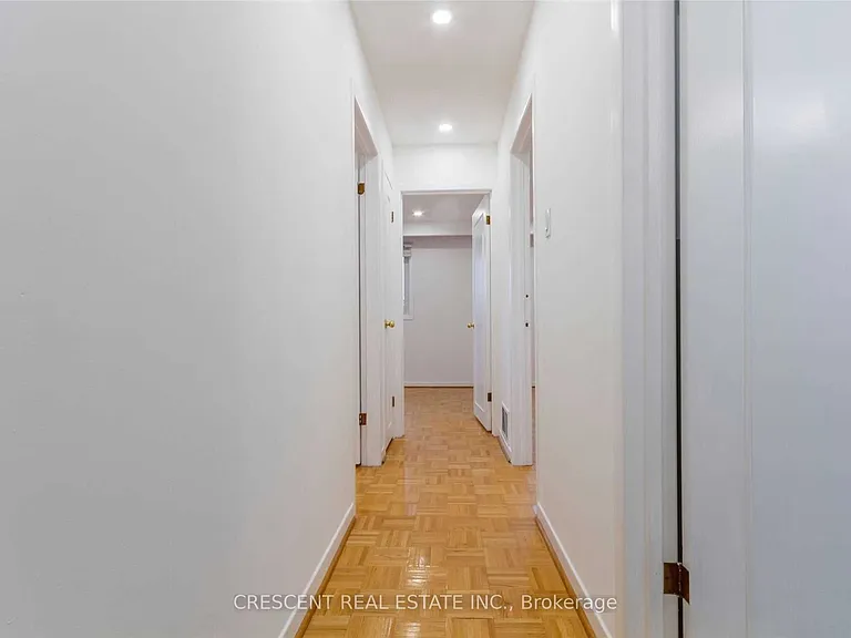 4036 Dunmow Cres #UPPER — Photo 12