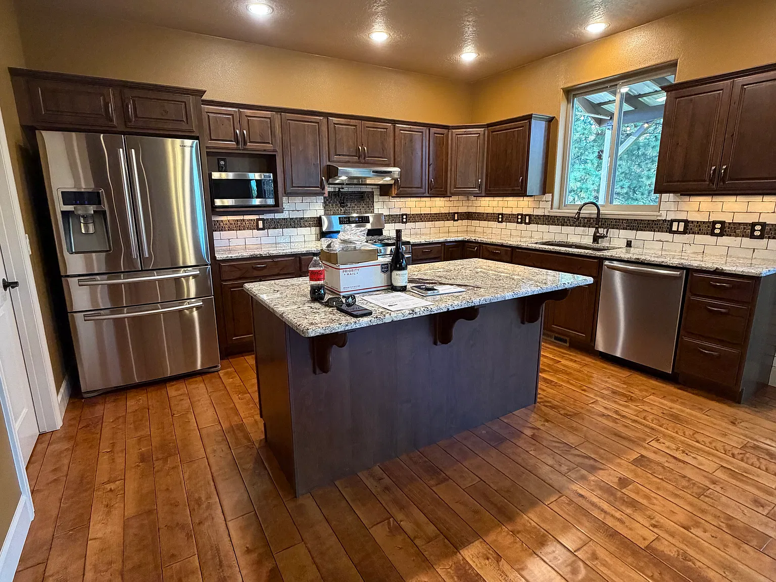 4 bed, 3528 sqft, $3,200 — Photo 2