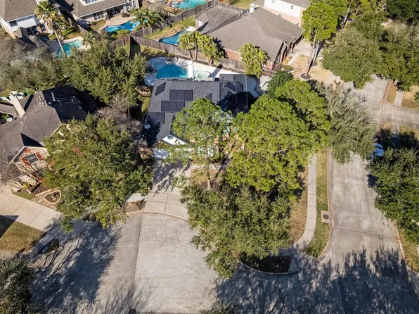 2372 Autumn Mist Ct, League City, TX 77573