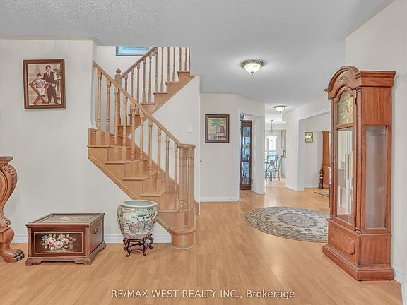3rd image of 503 Simcoe Rd