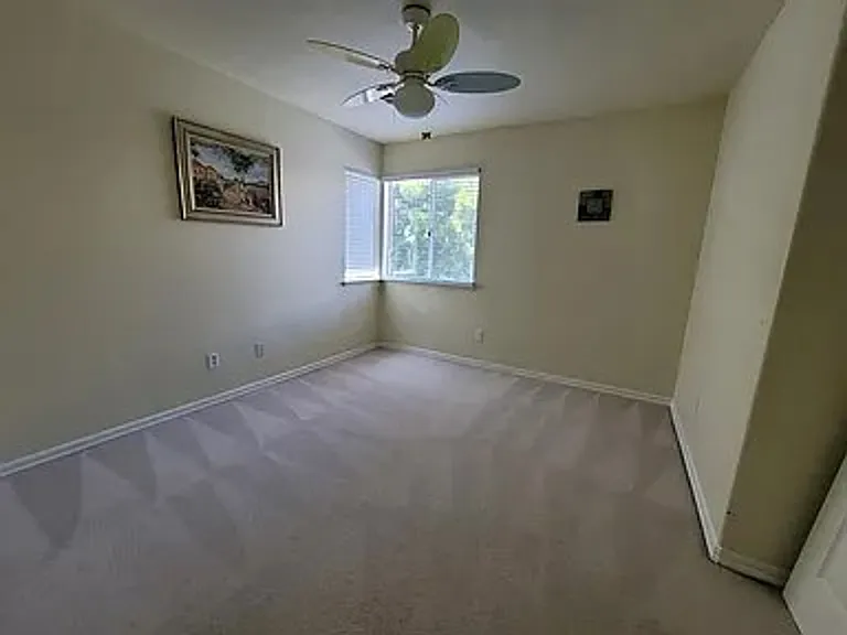 2377 Yorkshire Dr — Photo 16