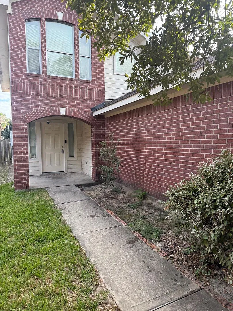 Beautiful 4/2.5/2 Off Hardy Toll and Richey Rd — Photo 1