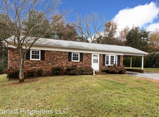 5575 Hillside Ct, Hickory, NC 28602