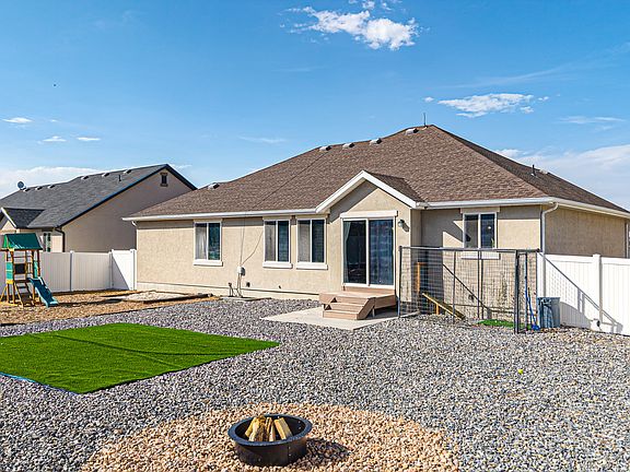 5th image of 582 Stone Way