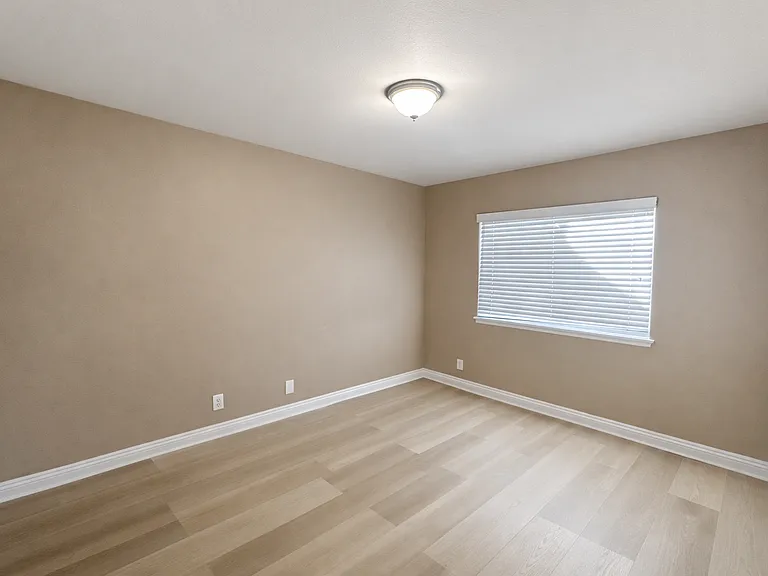 14873 Silvertree Rd #1 — Photo 6