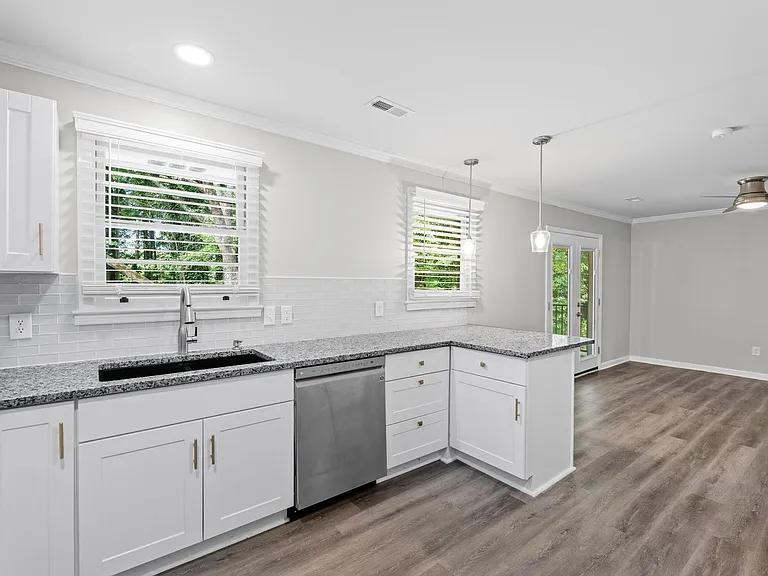 5501 Old Buncombe Rd — Photo 15
