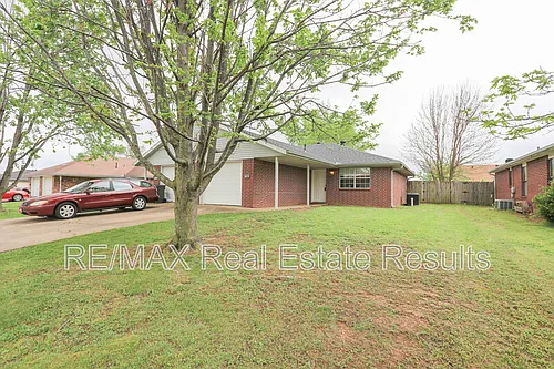 2306 W Roselawn St Photo 1