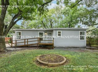 1407 W Houston Dr, La Marque, TX 77568