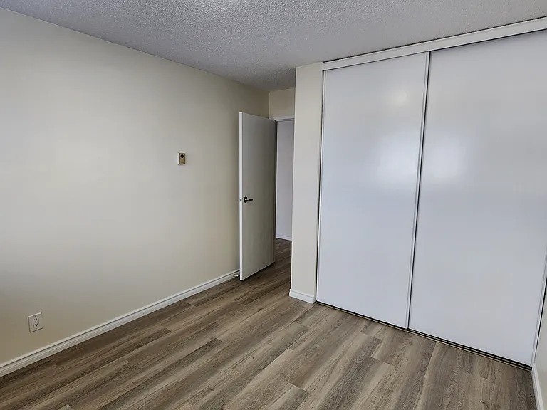 4001 Enemark Cres — Photo 29